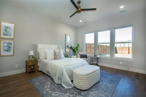 215 E Wall St, Grapevine, TX 76051 photo 8