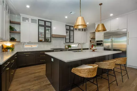 215 E Wall St, Grapevine, TX 76051 photo 5