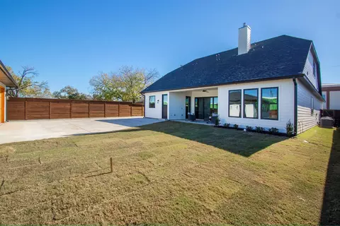 215 E Wall St, Grapevine, TX 76051 photo 18