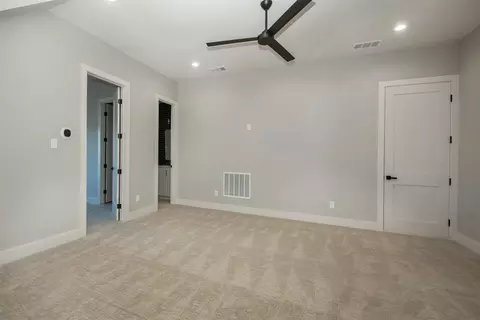 215 E Wall St, Grapevine, TX 76051 photo 25