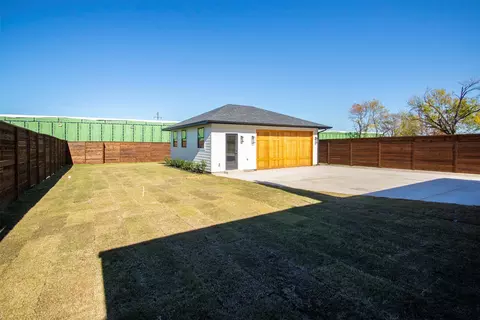 215 E Wall St, Grapevine, TX 76051 photo 17