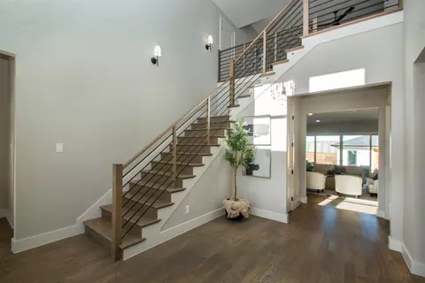 215 E Wall St, Grapevine, TX 76051 photo 2