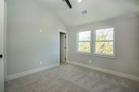 215 E Wall St, Grapevine, TX 76051 photo 27