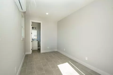 215 E Wall St, Grapevine, TX 76051 photo 20