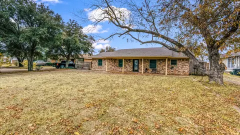 1307 Grand Ave, Cleburne, TX 76033