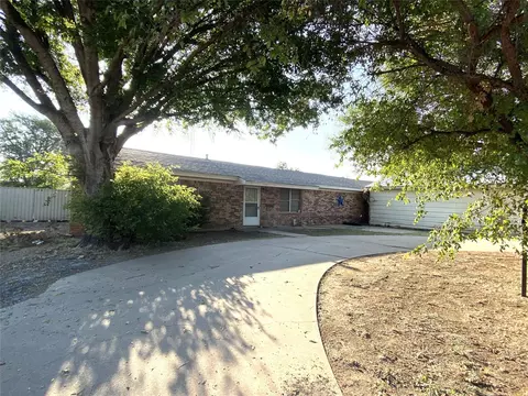 200 N Hilmar St, Weinert, TX 76388
