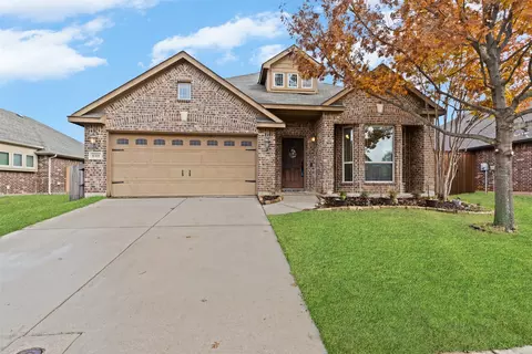 8321 Spitfire Trl, Aubrey, TX 76227