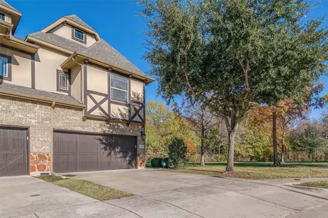 909 Brook Forest Ln, Euless, TX 76039
