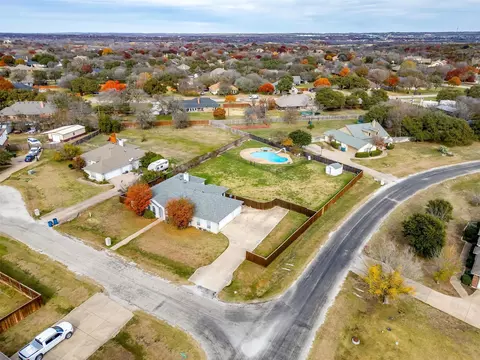100 Meadow Glen Ct, Aledo, TX 76008