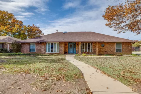 3104 Avon Dr, Arlington, TX 76015