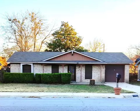 106 Capricorn Dr, Cedar Hill, TX 75104
