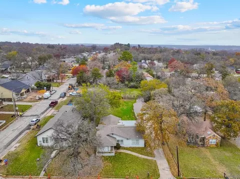 320 W Russell St, Weatherford, TX 76086