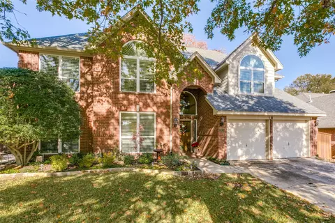 1910 Waterford Dr, Grapevine, TX 76051