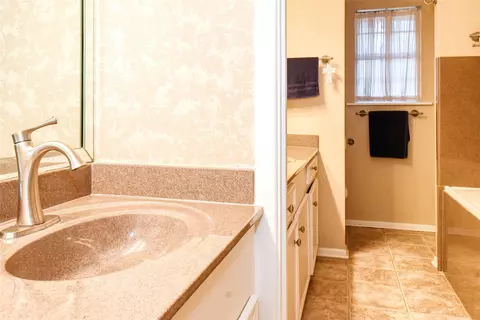 Bath - 111 Janice Dr Ext, Springhill, LA 71075 photo 5 of 6