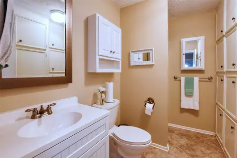 Bath - 111 Janice Dr Ext, Springhill, LA 71075 photo 2 of 6