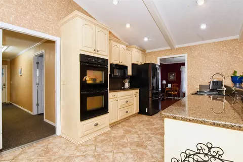 Kitchen - 111 Janice Dr Ext, Springhill, LA 71075 photo 3 of 3