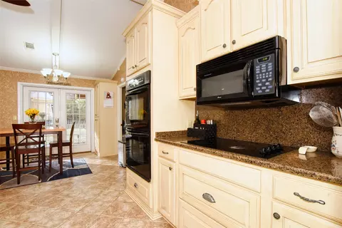 Kitchen - 111 Janice Dr Ext, Springhill, LA 71075 photo 2 of 3