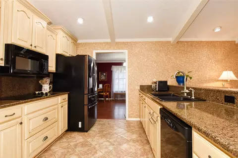 Kitchen - 111 Janice Dr Ext, Springhill, LA 71075 photo 1 of 3