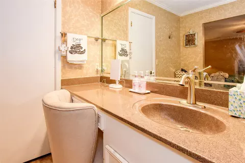 Bath - 111 Janice Dr Ext, Springhill, LA 71075 photo 4 of 6