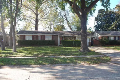 1811 Lake St, Bossier City, LA 71112