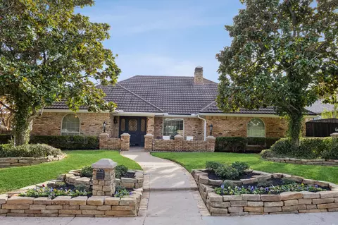9718 Vista Oaks Dr, Dallas, TX 75243