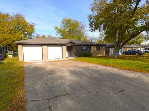 7712 Collett Dr, White Settlement, TX 76108