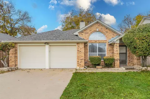 1905 Pine Ridge Dr, Bedford, TX 76021
