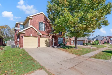 424 Persimmon Dr, Grand Prairie, TX 75052