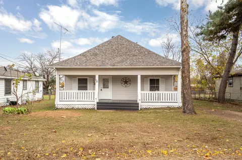 401 Summit Ave, Collinsville, TX 76233