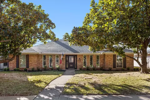 9058 Fairglen Dr, Dallas, TX 75231