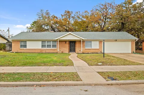 410 Robinhood Dr, Irving, TX 75061