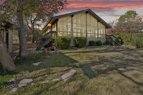 1405 E Tioga Ct, Granbury, TX 76048