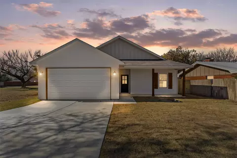 1927 N Wilhite St, Cleburne, TX 76031