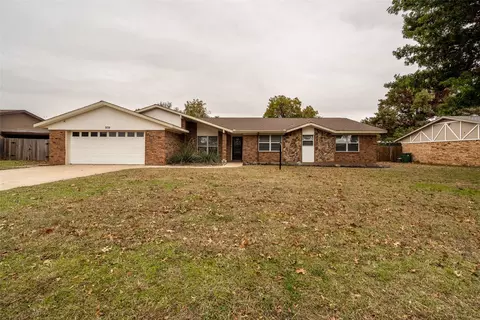 939 Tejas Dr, Burkburnett, TX 76354