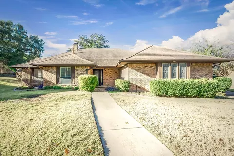 804 Shadycreek Ct, Arlington, TX 76013