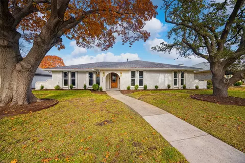 7329 La Sobrina Dr, Dallas, TX 75248