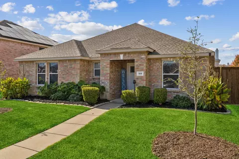 109 Clover Leaf Ln, Red Oak, TX 75154