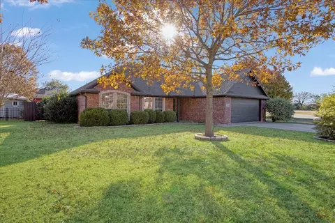 2239 N Village Dr, Bonham, TX 75418