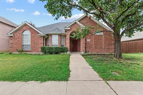1004 Columbia Dr, Lewisville, TX 75067