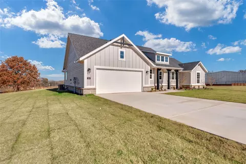 104 Parkhurst Dr, Boyd, TX 76023