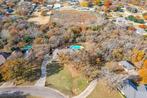 209 Hillside Dr W, Burleson, TX 76028