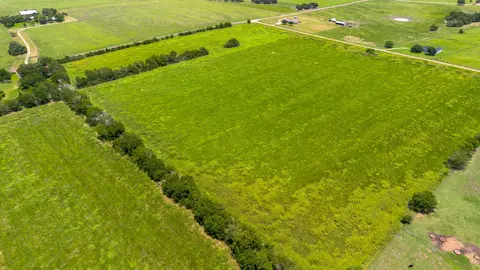 2540 Fm 615, Schulenburg, TX 78956