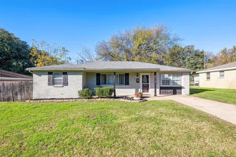 4009 Caribou Trl, Lake Worth, TX 76135