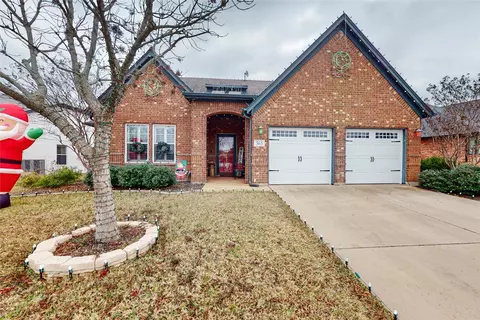 565 Sterling Dr, Benbrook, TX 76126