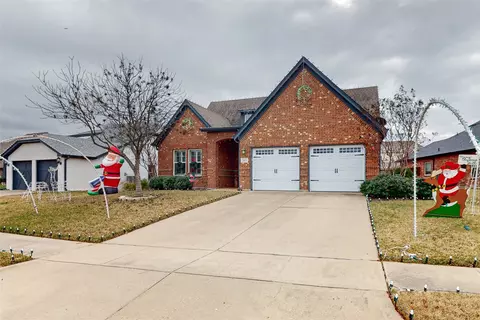 Exterior - 565 Sterling Dr, Benbrook, TX 76126 photo 2 of 2