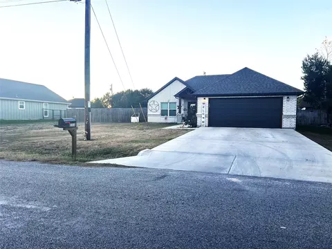 2310 Creekview Dr, Granbury, TX 76048