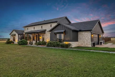 353 Willow Moon Ranch Rd, Crawford, TX 76638