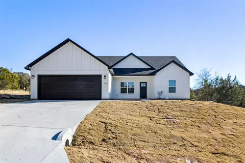 2215 Christine Dr, Granbury, TX 76048