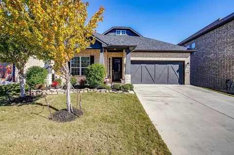 657 Harris Ridge Dr, Arlington, TX 76002