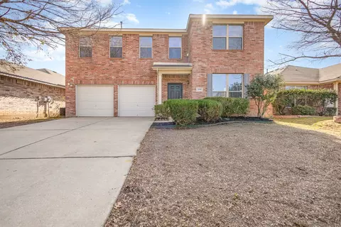 2851 Park Place Dr, Grand Prairie, TX 75052